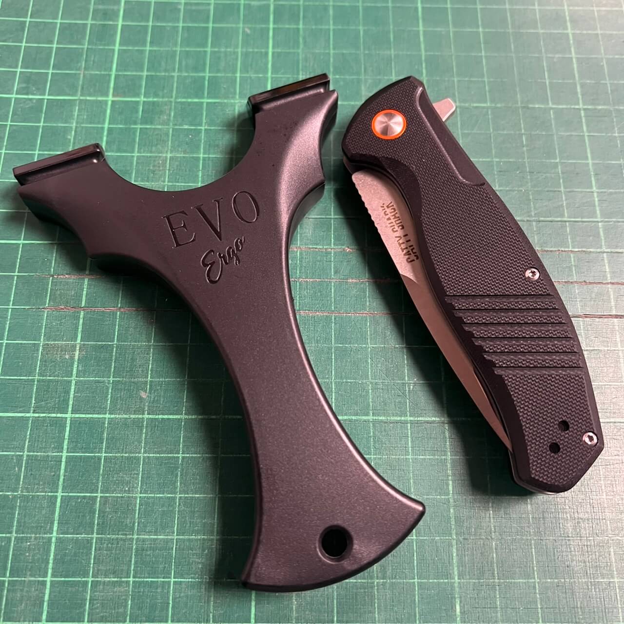 'Blackjack' Knife and Ergo Slingshot Set - Image 2